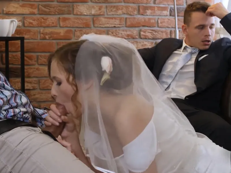 Vợ sắp cưới địt nhau với anh thợ chụp ảnh ngay trước mặt anh chồng